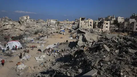 Israeli Tanks Advance into Major Gazan Civilian Area